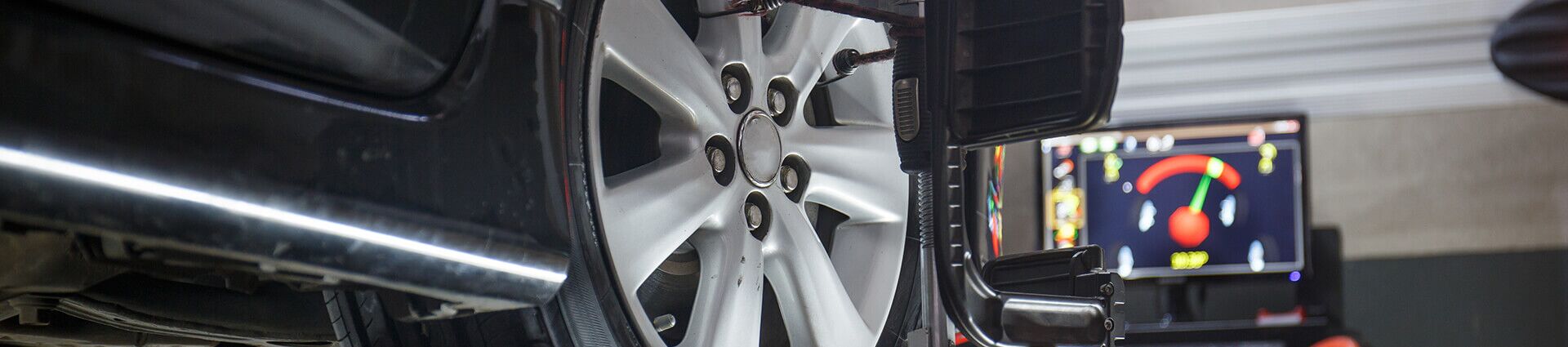 auto mechanic balancing wheels